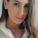 mujer-joven-joyeria-yanbal